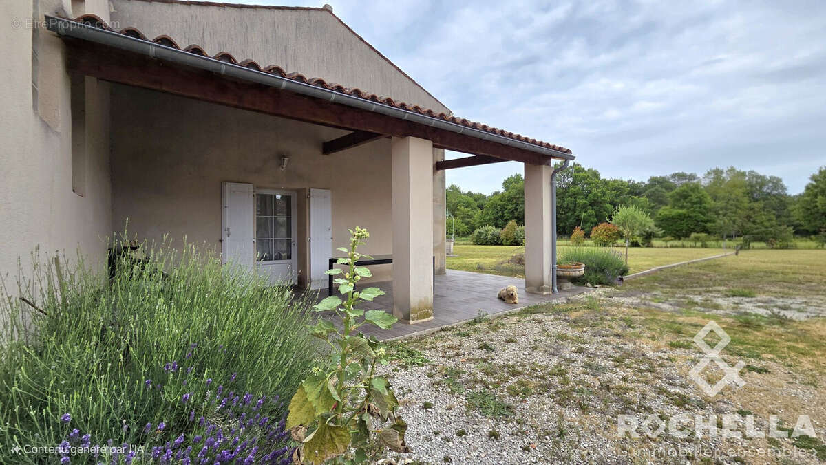 Terrasse sur salon - Maison à SAINT-PARDOULT