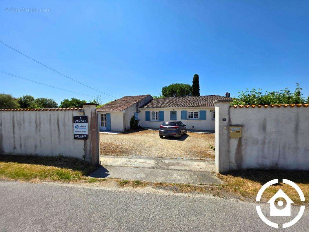 Maison à GENSAC-LA-PALLUE