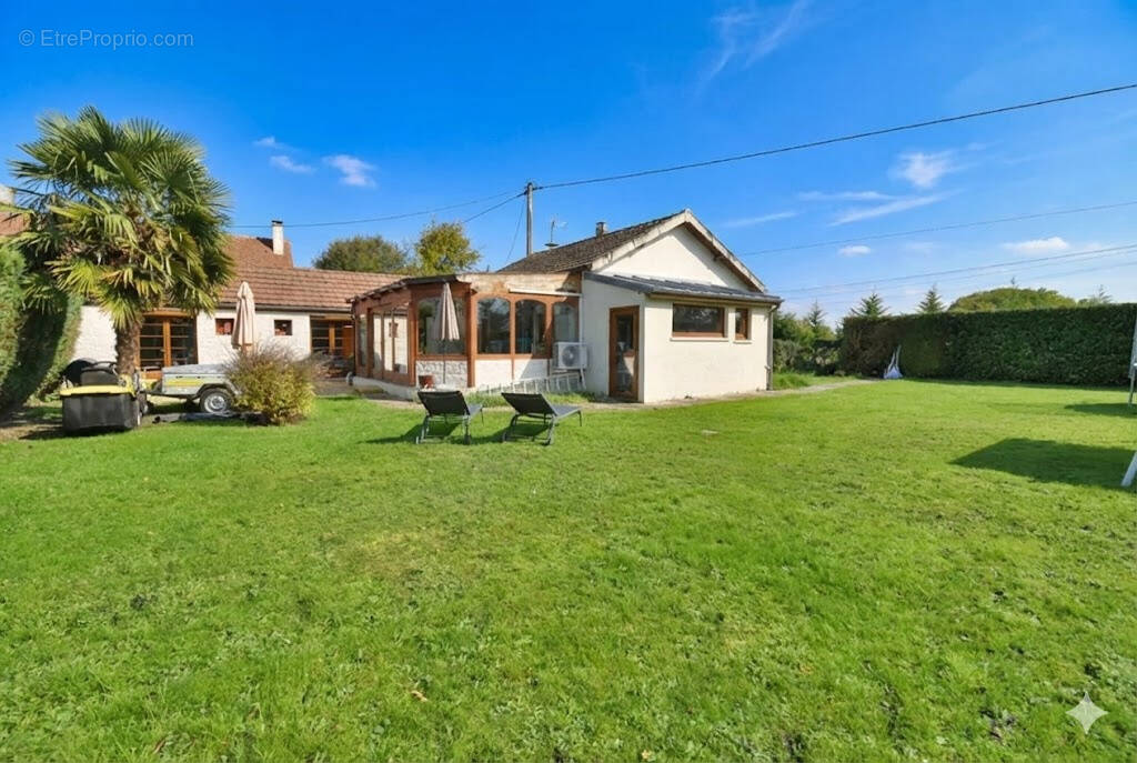 Maison à LA QUEUE-LES-YVELINES