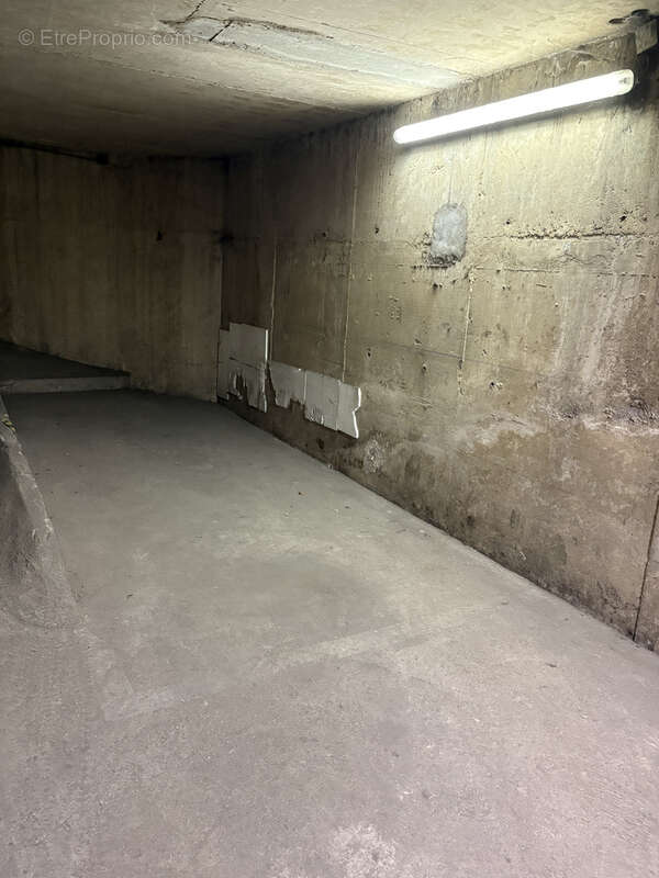 Parking à PARIS-11E