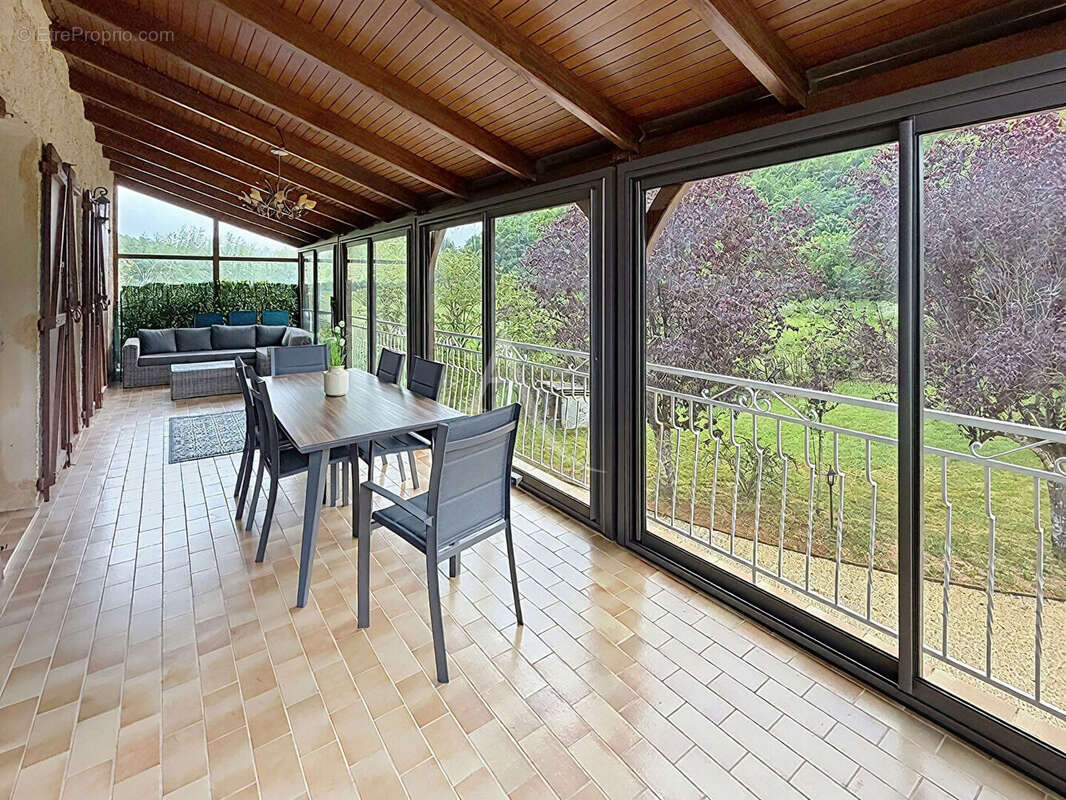 Belle maison de 250m² avec piscine dans environnement privilégié - photo 11