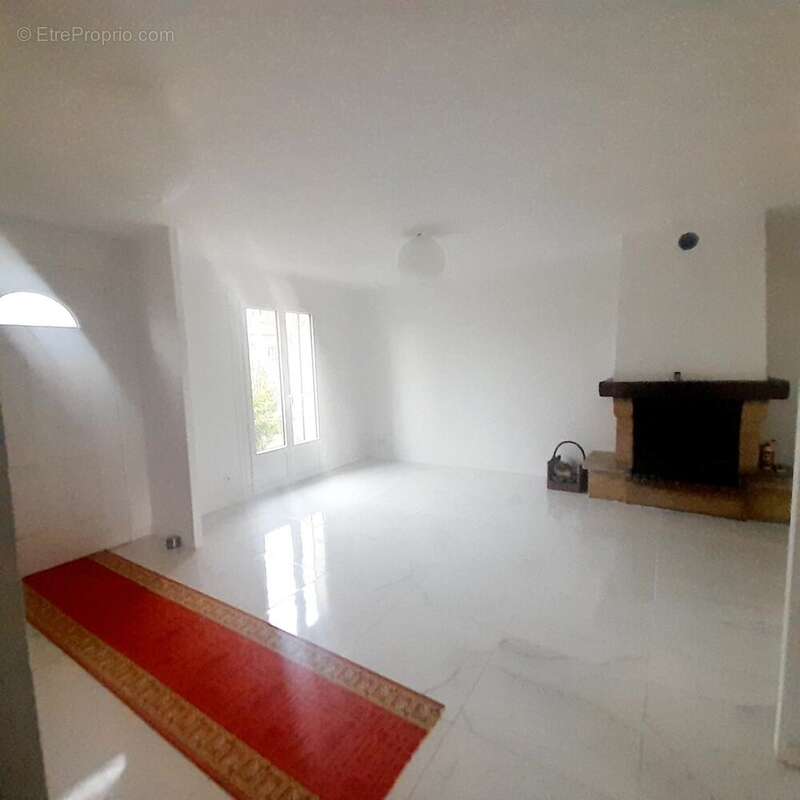 Maison à VILLENEUVE-SUR-YONNE