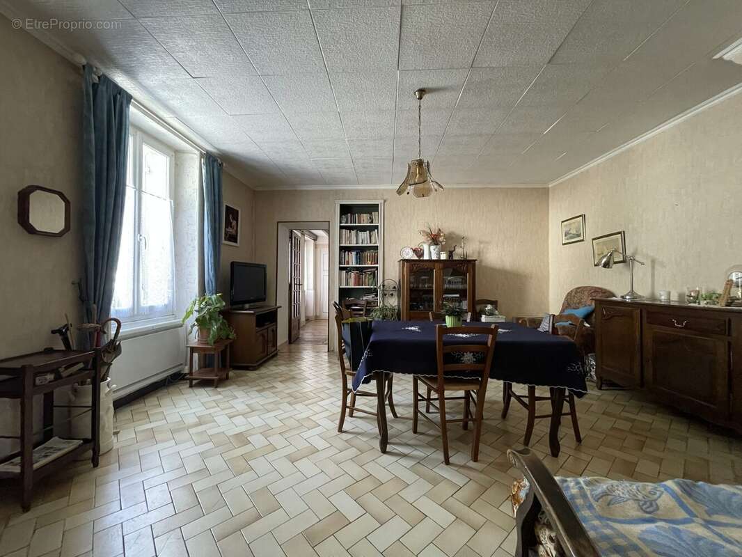 Maison à VOULGEZAC