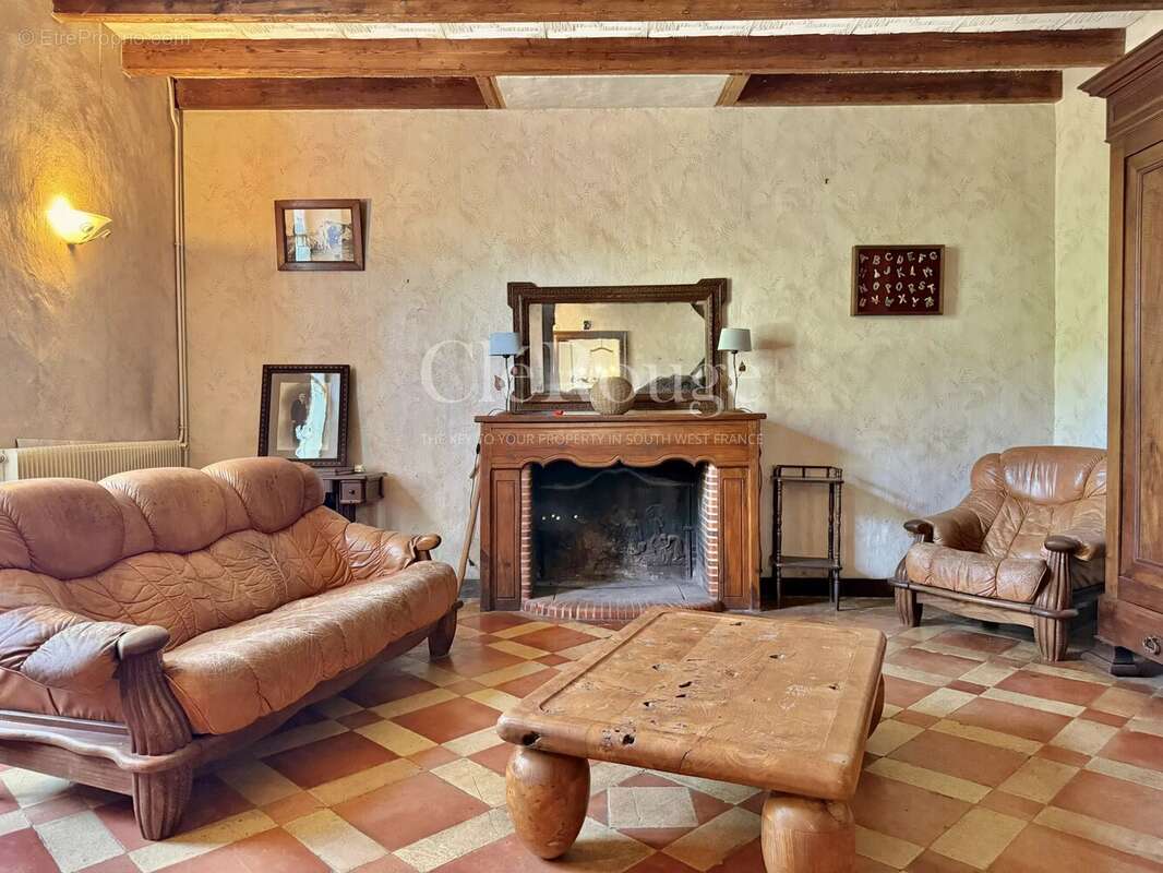 Monségur - Maison familiale de 5 chambres à rénover - photo 5