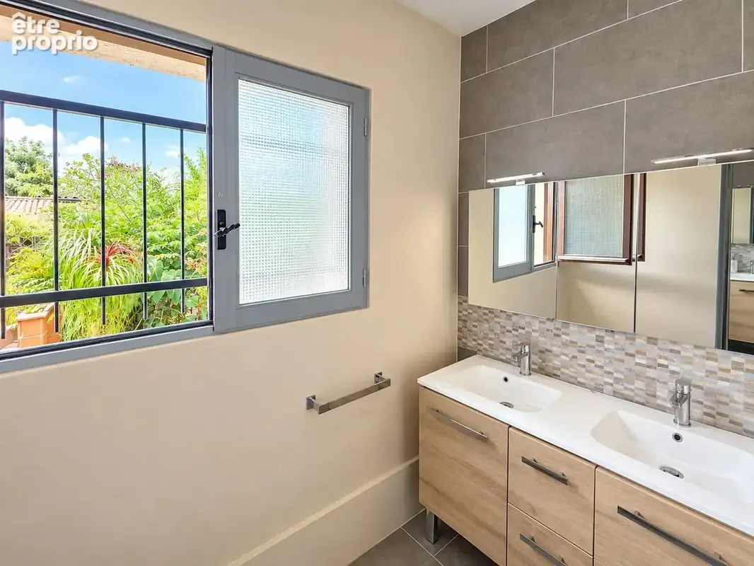 Maison T6 à Balma de 168m2 avec piscine et garage double ! - photo 12