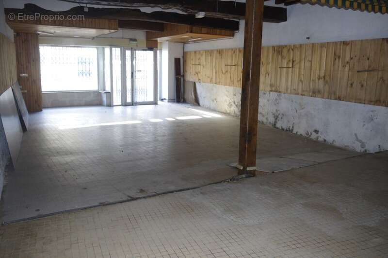 Commerce à VIC-FEZENSAC