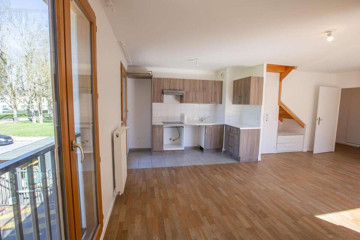Photo 6 - Appartement à LE MESNIL-SAINT-DENIS