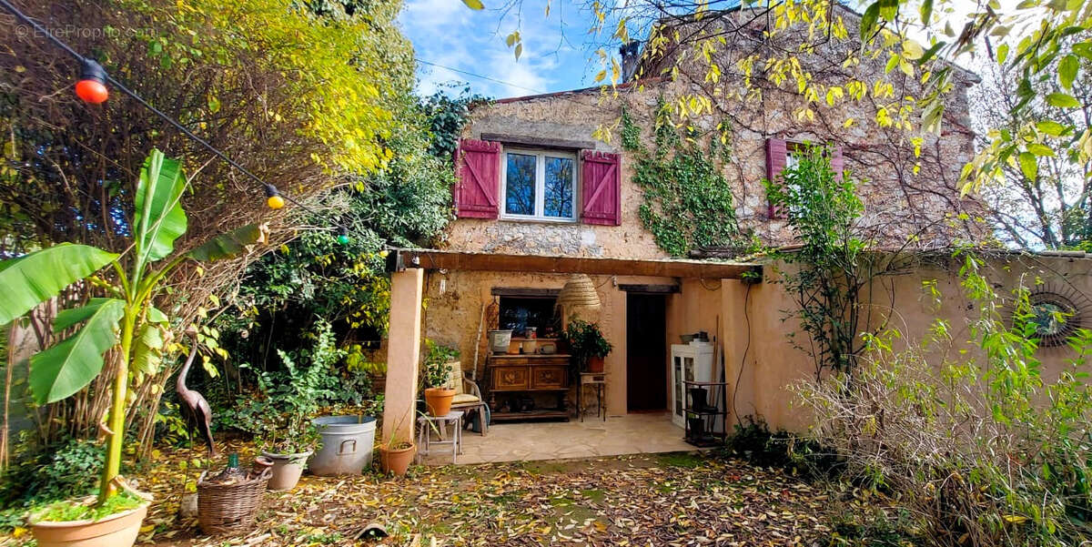 Maison à VILLECROZE