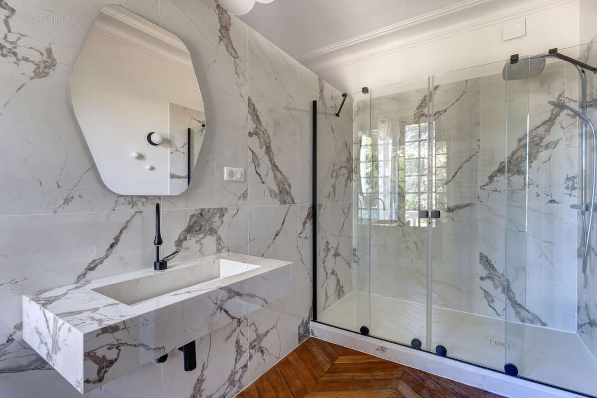 Elégante meulière de 12 pièces sur un terrain de 492 m² - photo 9