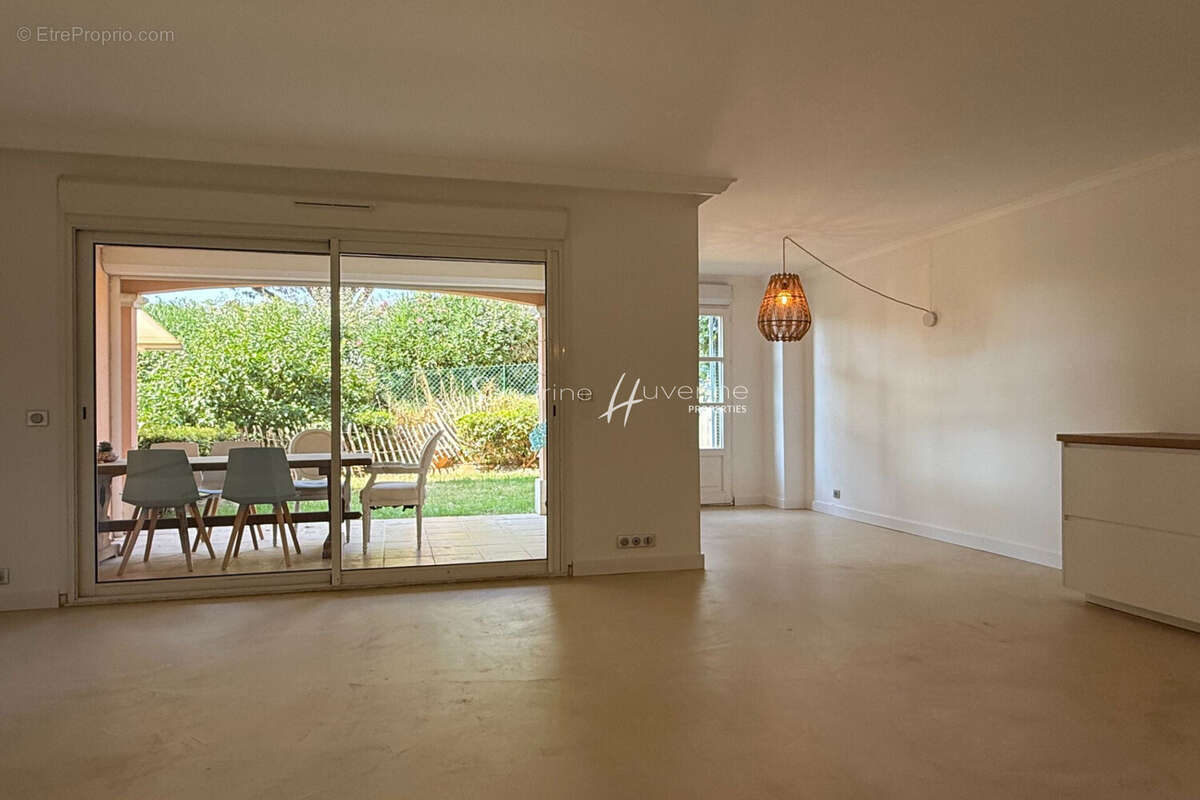 Appartement à LA CROIX-VALMER