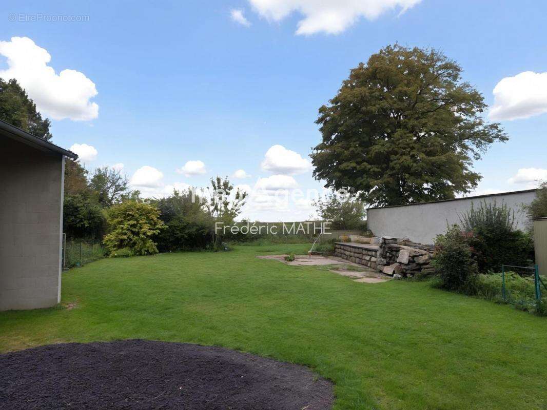 Maison à DOMMARTIN-LETTREE