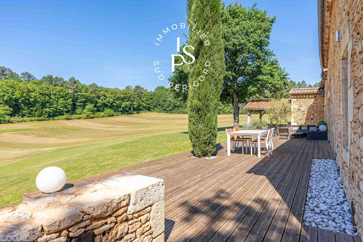 A proximité du chateau de Bonaguil ,Domaine de caractère du XVI siècle avec maison principale , gites - photo 17
