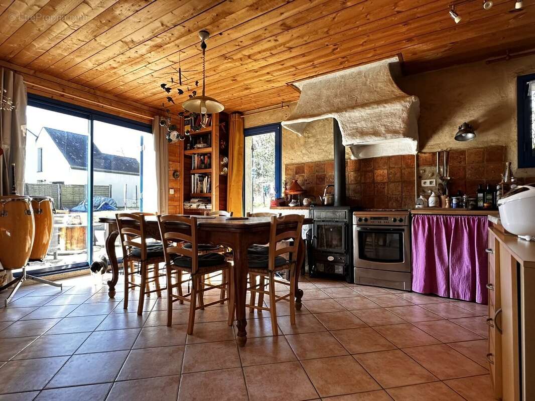 Maison à LOCOAL-MENDON