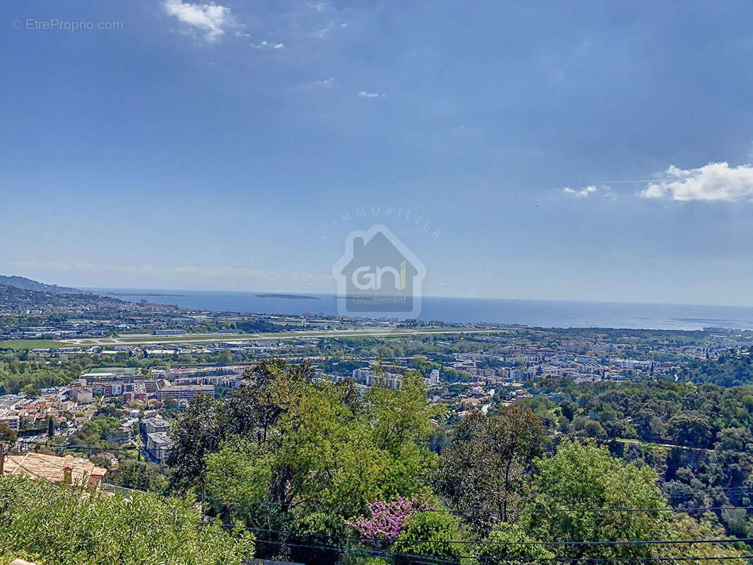 Terrain à MANDELIEU-LA-NAPOULE