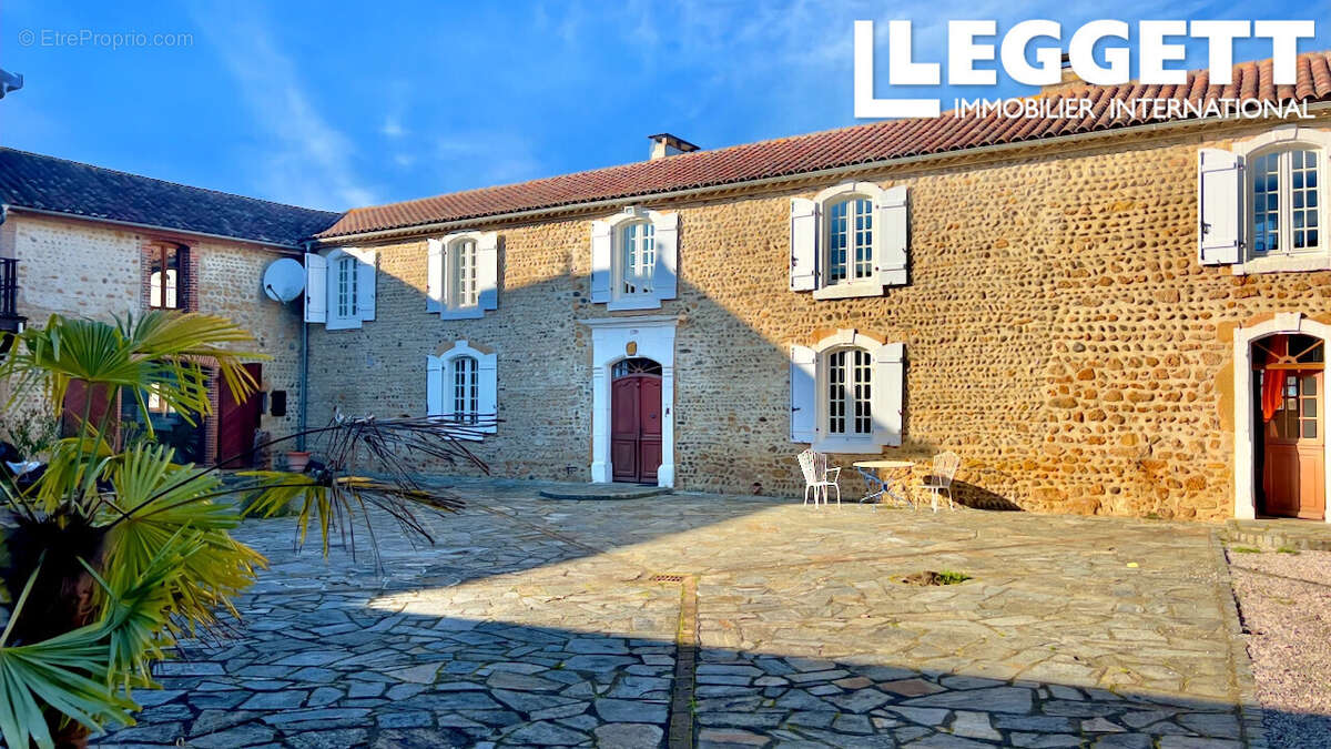 Beau manoir xviiième/cour-bastide/4ha/piscine/dépendances/3-5 chambres/2-3sdb/4 séjours/vues pyrenees - photo 3