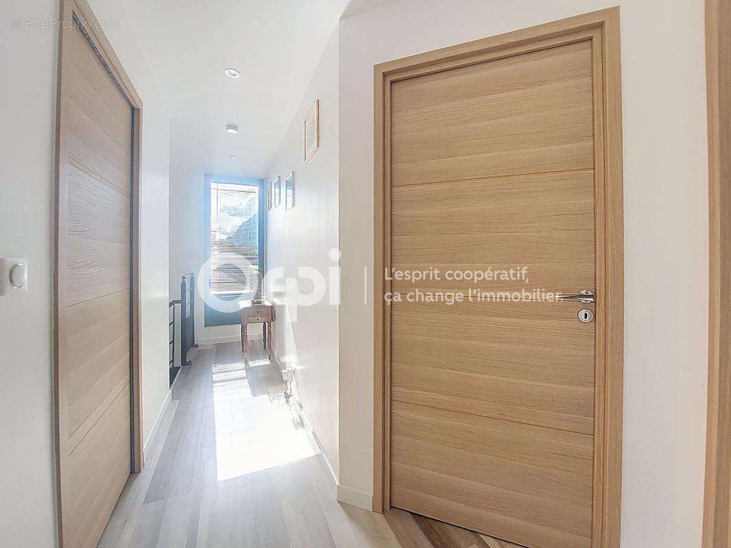 Maison à GILLY-SUR-ISERE