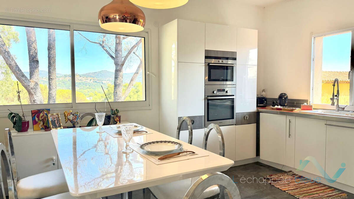 Vente maison T5 avec piscine sur un terrain d'environ 509m2 à Cogolin - photo 6