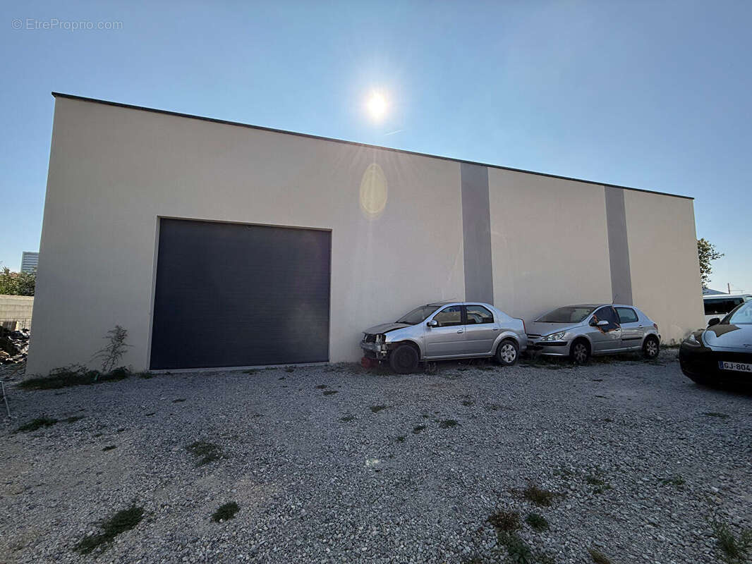 Commerce à LIVRON-SUR-DROME