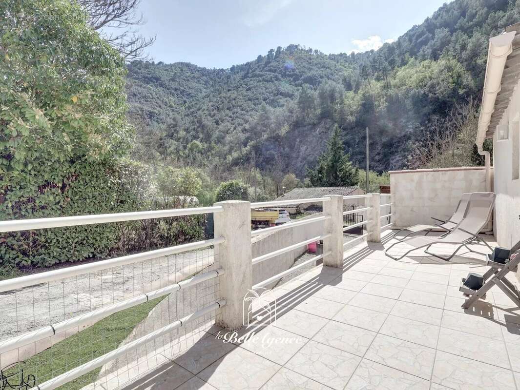 Appartement à L'ESCARENE
