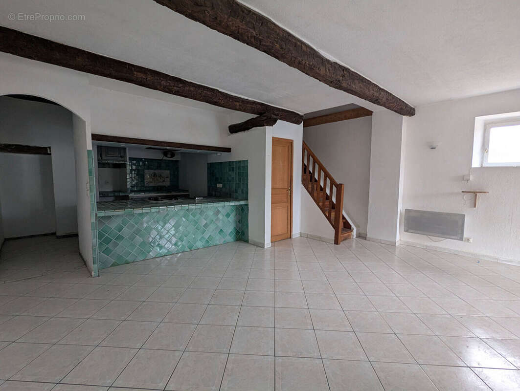 Appartement à SALERNES
