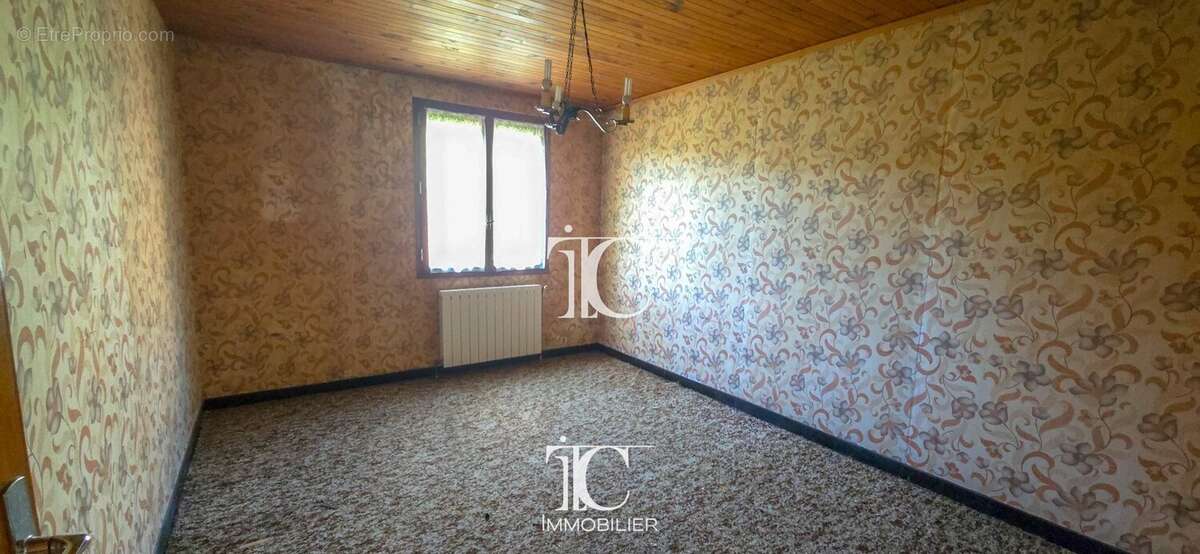 Maison à SAINT-PAUL-LE-JEUNE