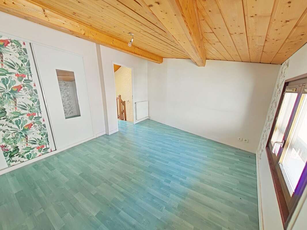 Appartement à SAINT-JUST-SAINT-RAMBERT