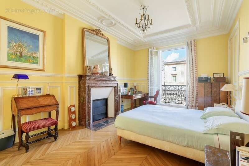 Appartement à PARIS-10E