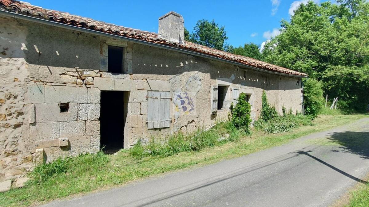 Maison à CHARRAS