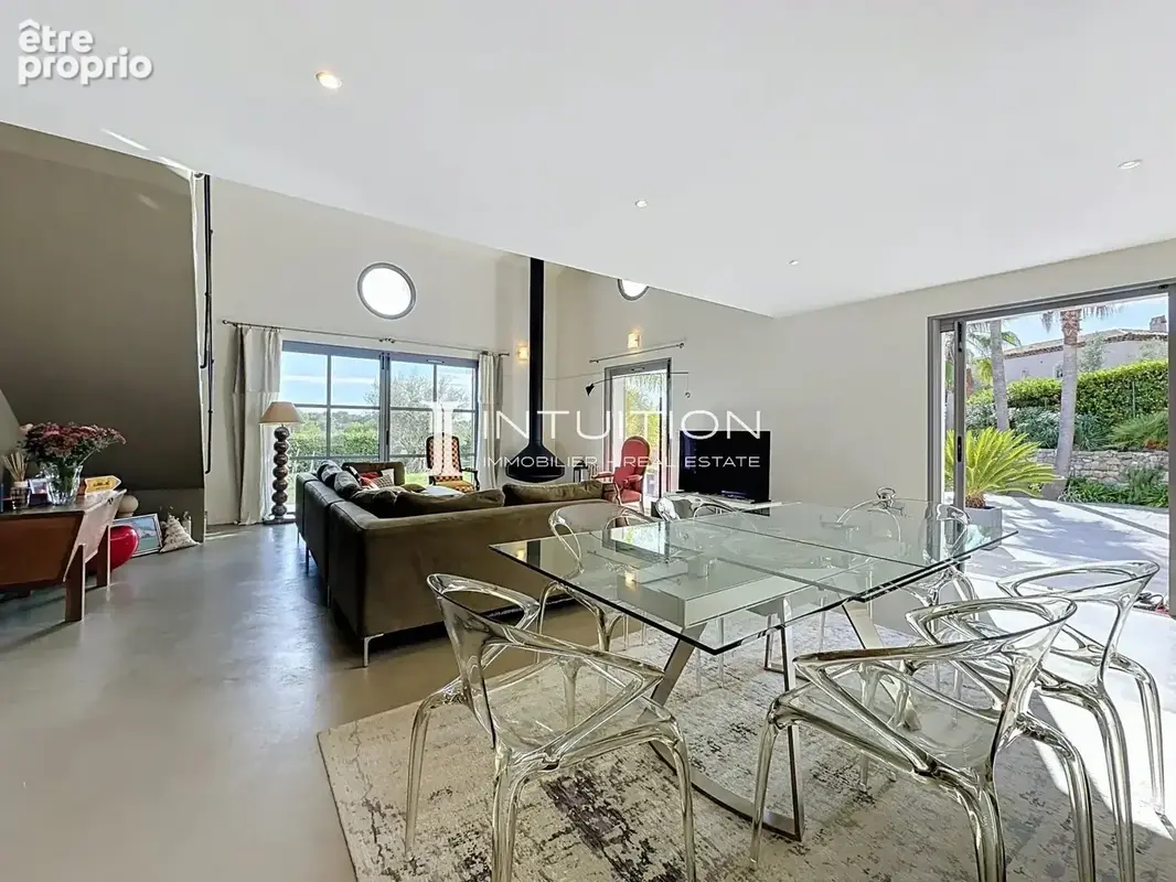 Proche Valbonne : Élégante villa avec vue panoramique et piscine - photo 21