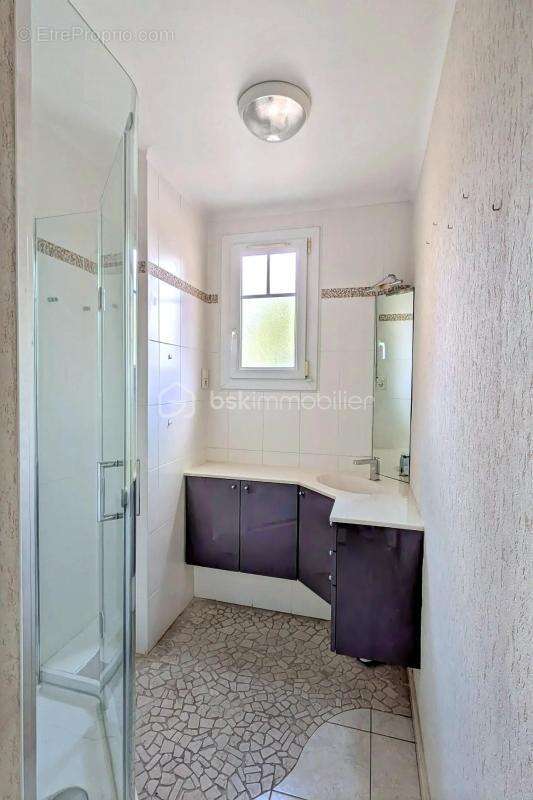 RENNES GARE – Appartement T3 de 58 m² avec balcon, cave, grenier et garage possible - photo 6