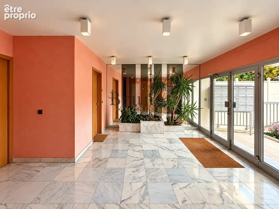 Quatre pieces immeuble standing - quartier mairie - photo 14