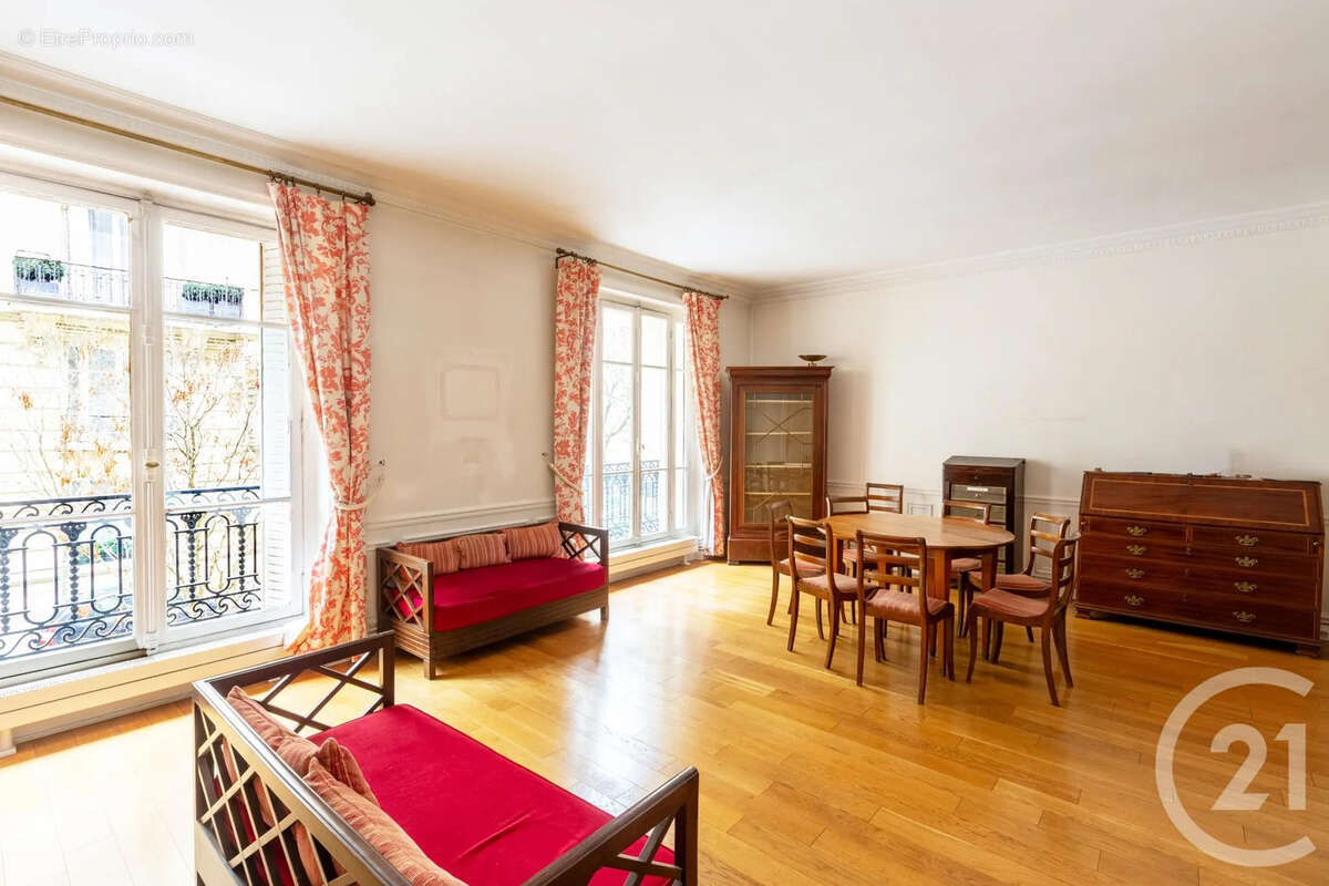 Appartement à NEUILLY-SUR-SEINE