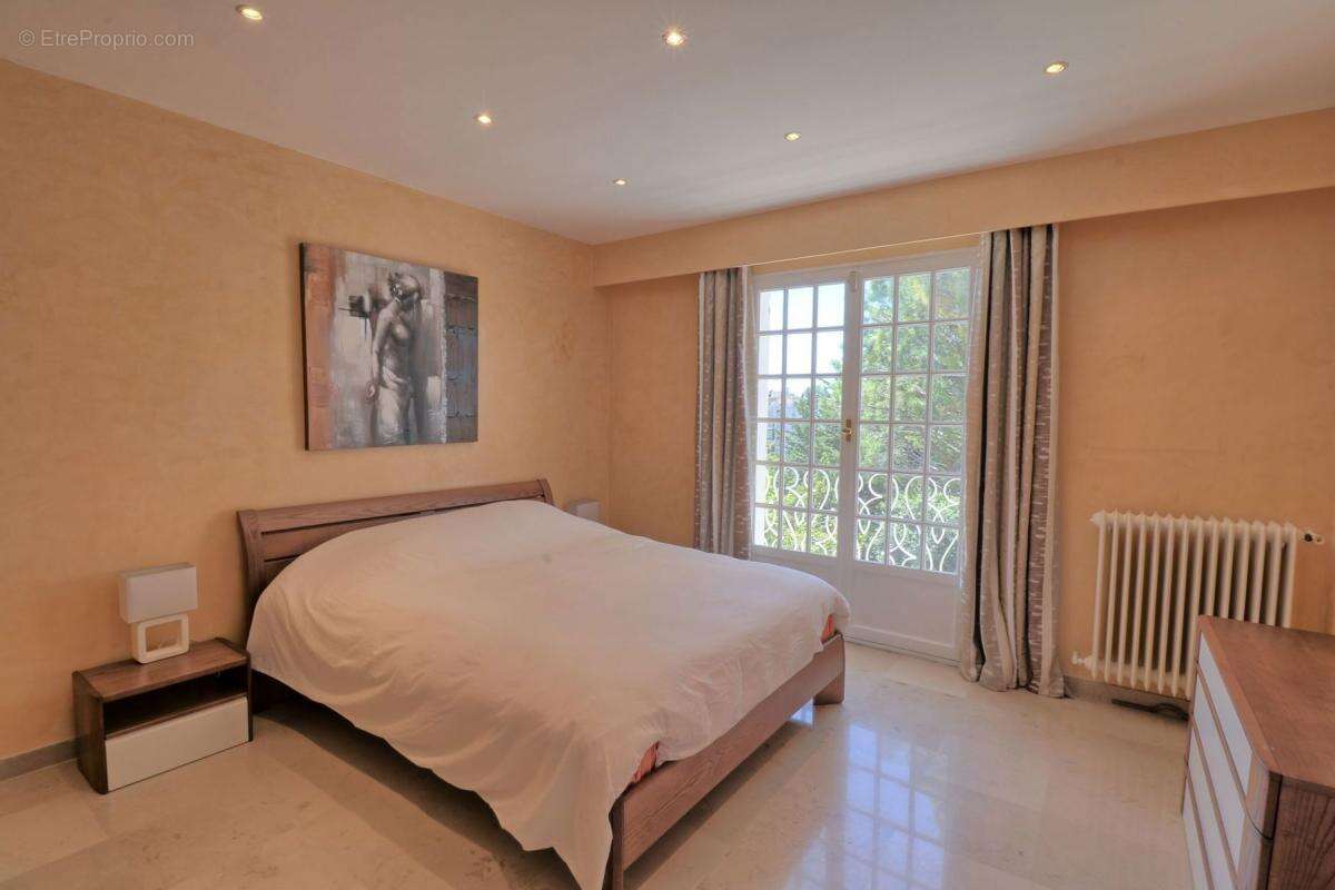 Superbe Maison de Maître avec Piscine et un Sublime Jardin Luxuriant !!! - photo 21