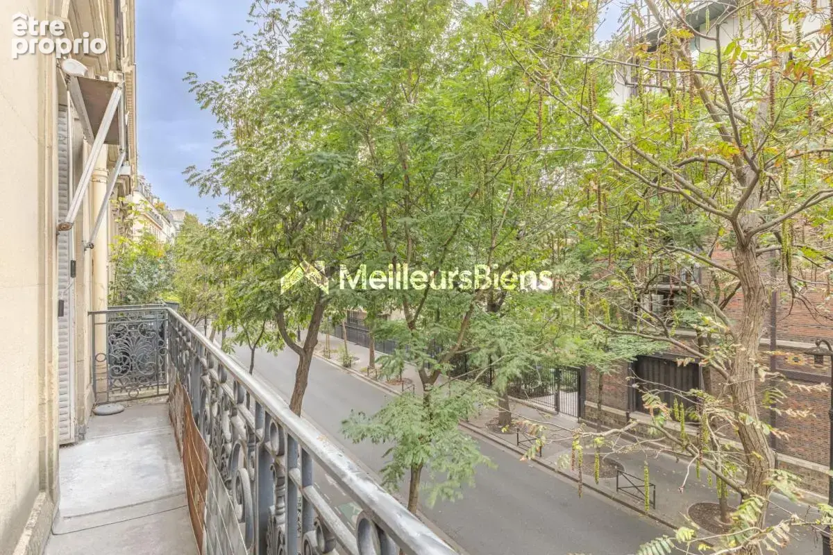Paris 4è : Arsenal : Appartement haussmannien, 2 pièces de 54 m², parquet, moulures, cheminée et balcon - photo 9