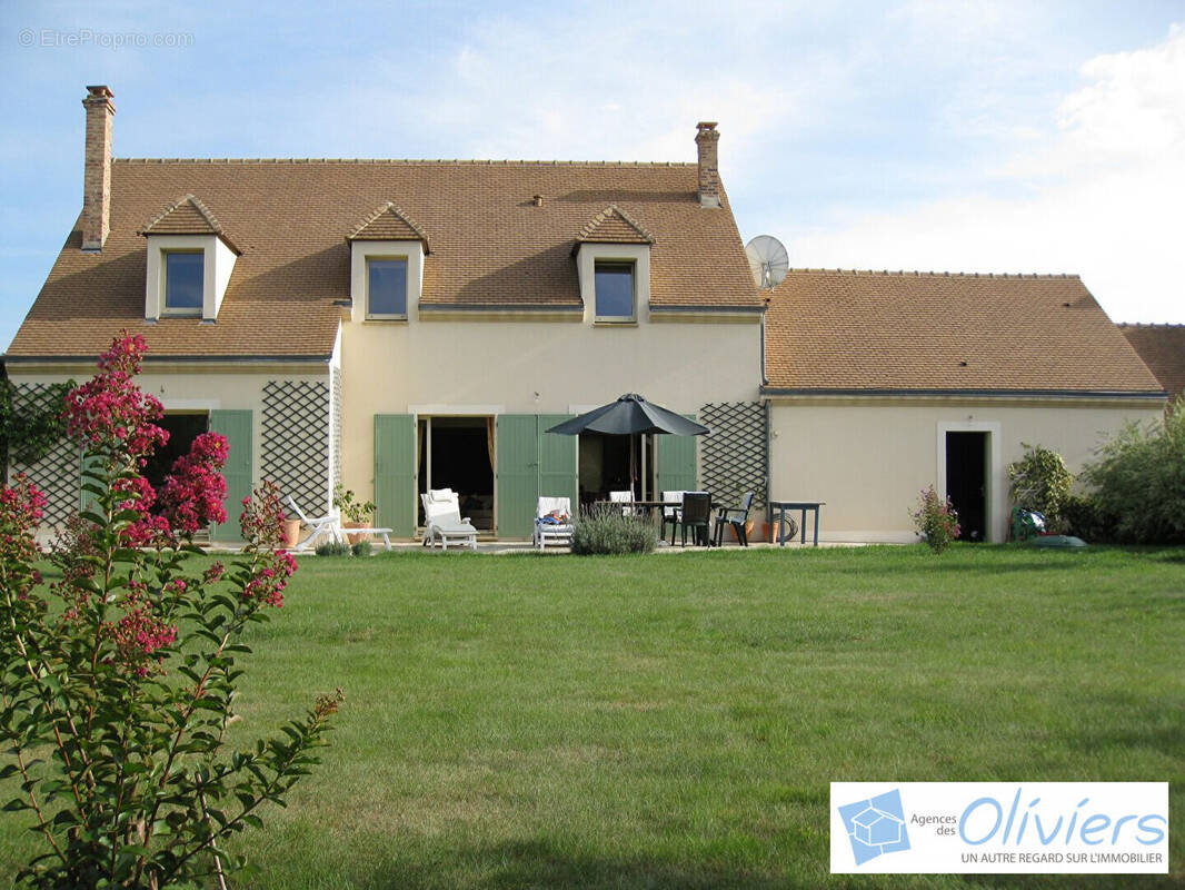 Maison à LA CELLE-LES-BORDES