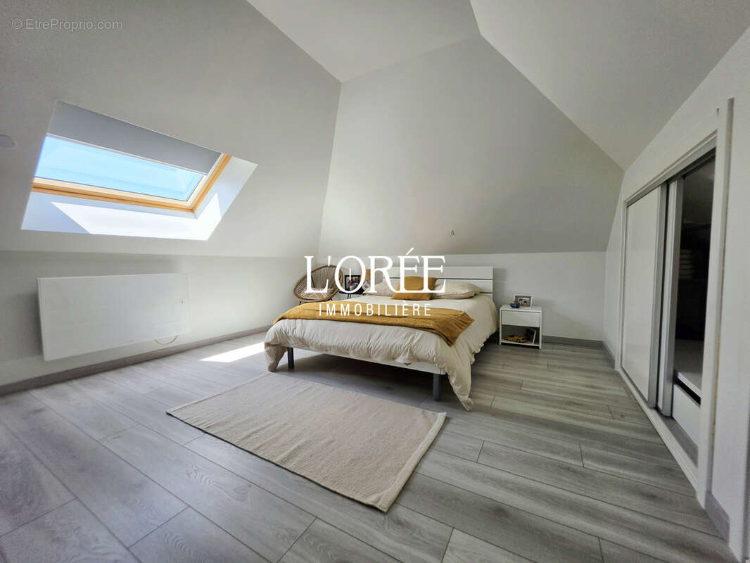 Immeuble mixte - 297 m2 - habitation + local commercial + garage double - photo 13