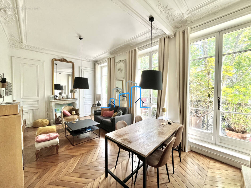 Appartement à PARIS-10E