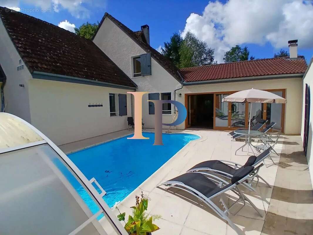 Maison à CHARLIEU