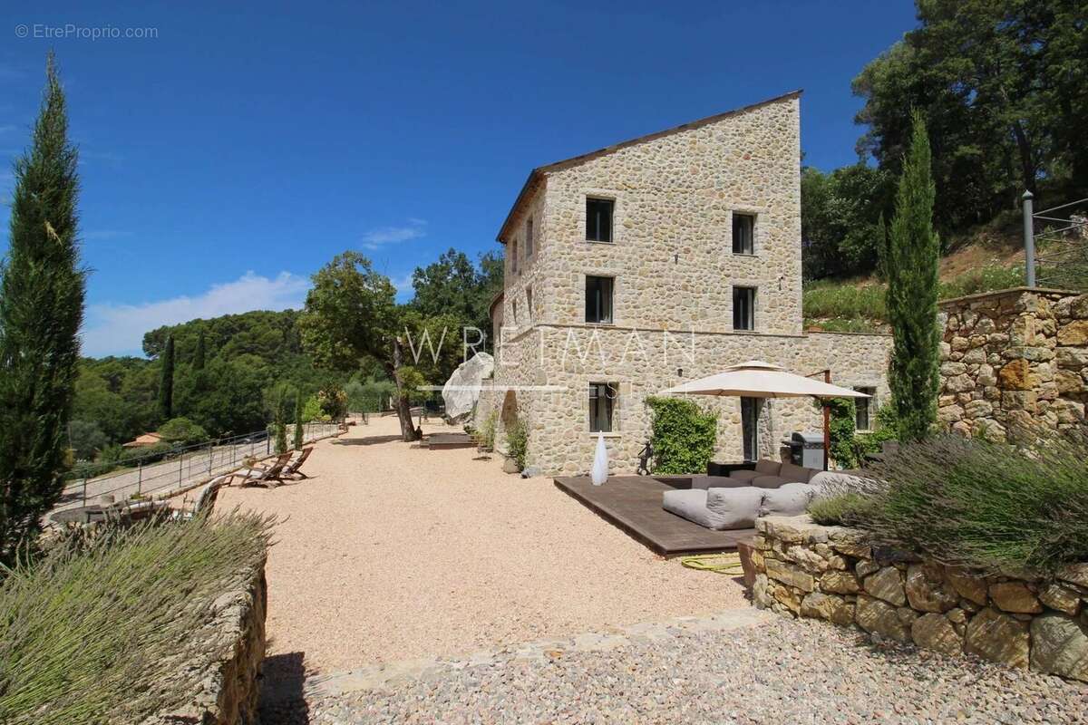 Maison à TOURRETTES