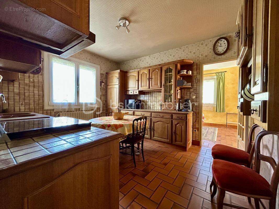 Maison 8 pièces de 180m² à VENEUX-LES-SABLONS (77250) - photo 7