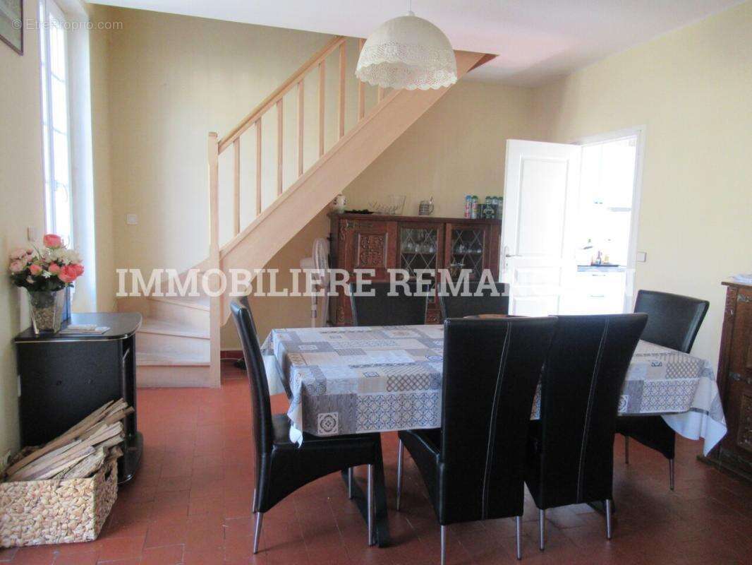 Maison à SELLES-SAINT-DENIS