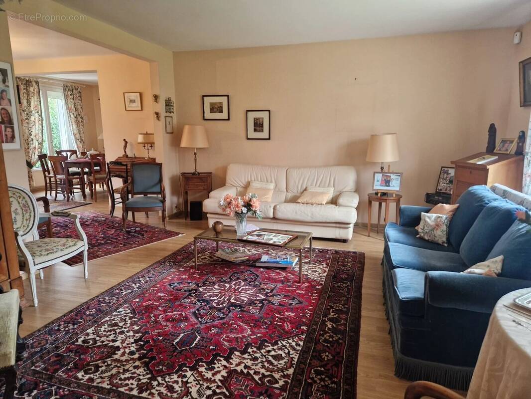 Maison 180 m² à Voisins-Le-Bretonneux  - photo 2