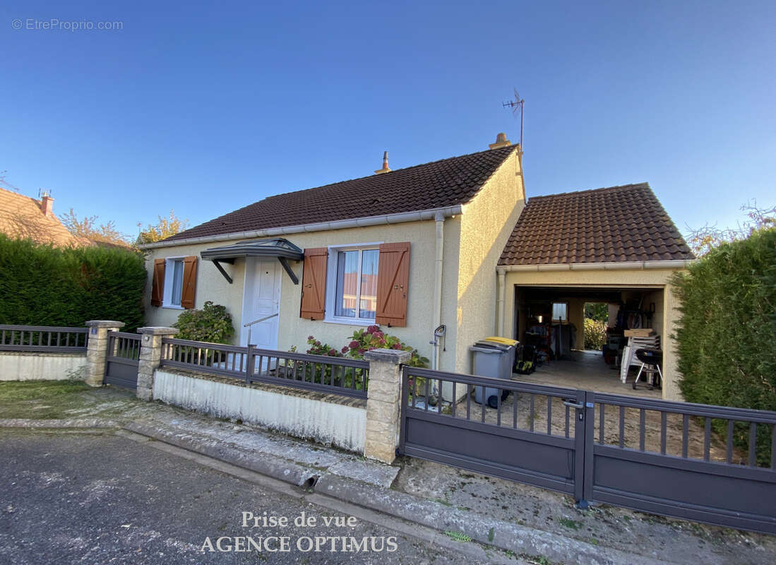 Maison à VILLENEUVE-LA-GUYARD