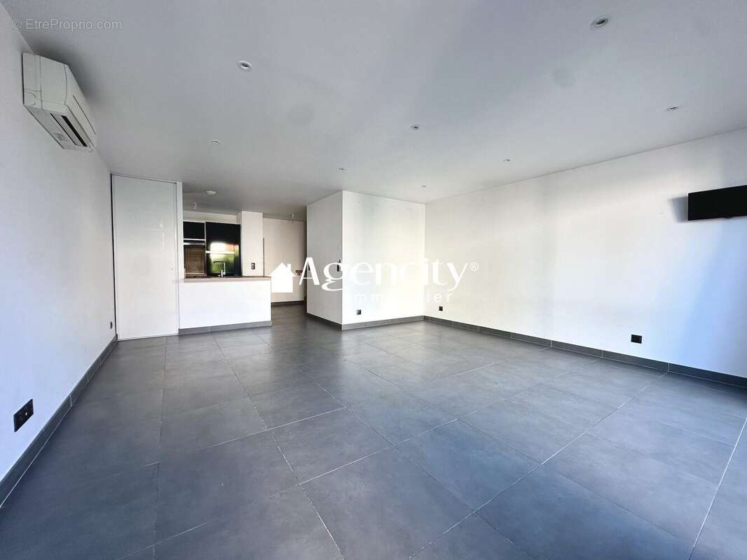 Séjour et  - Maison à LAGNY-SUR-MARNE