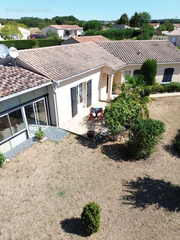 A SAISIR ! Maison de plain-pied de 125m² - 4 chambres - Agris (16) - photo 3