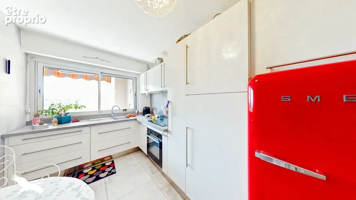 A VENDRE - Marseille 13006 - Appartement à vendre - T3 - 76 m² avec terrasse et possibilité de parking en sus - photo 3