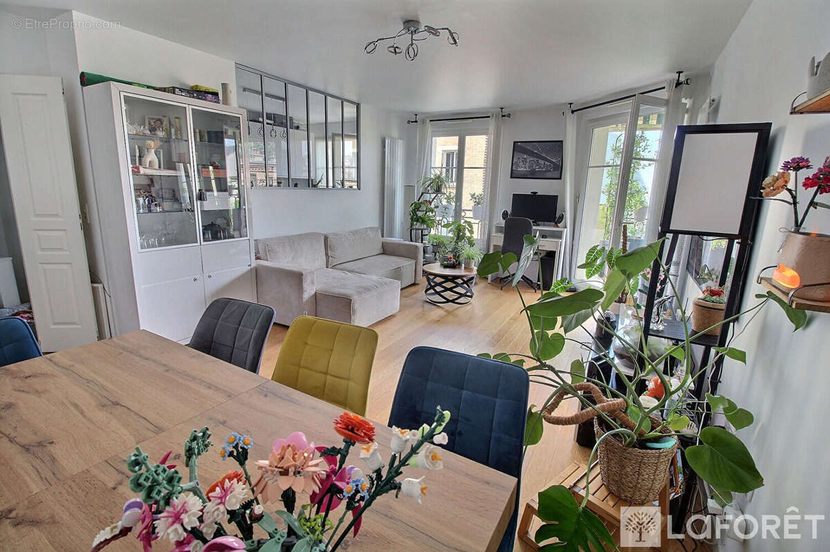 Appartement à LA GARENNE-COLOMBES