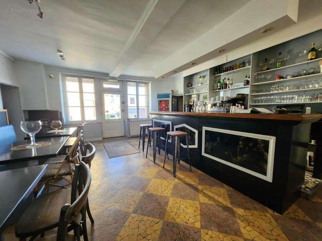 Autre à COURS-LES-BARRES