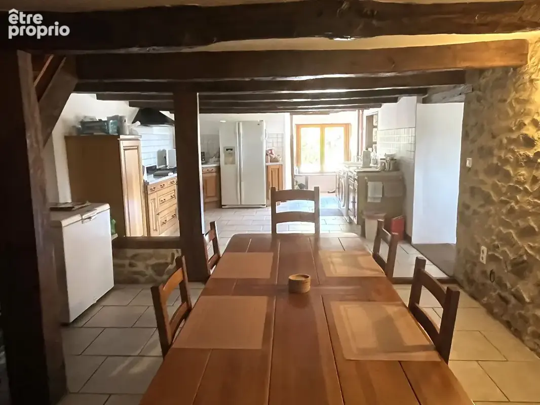 Charmante propriété individuelle en pierre rénovée avec grange, hangar, grand jardin, piscine et magnifique vue dégagée sur la c - photo 6