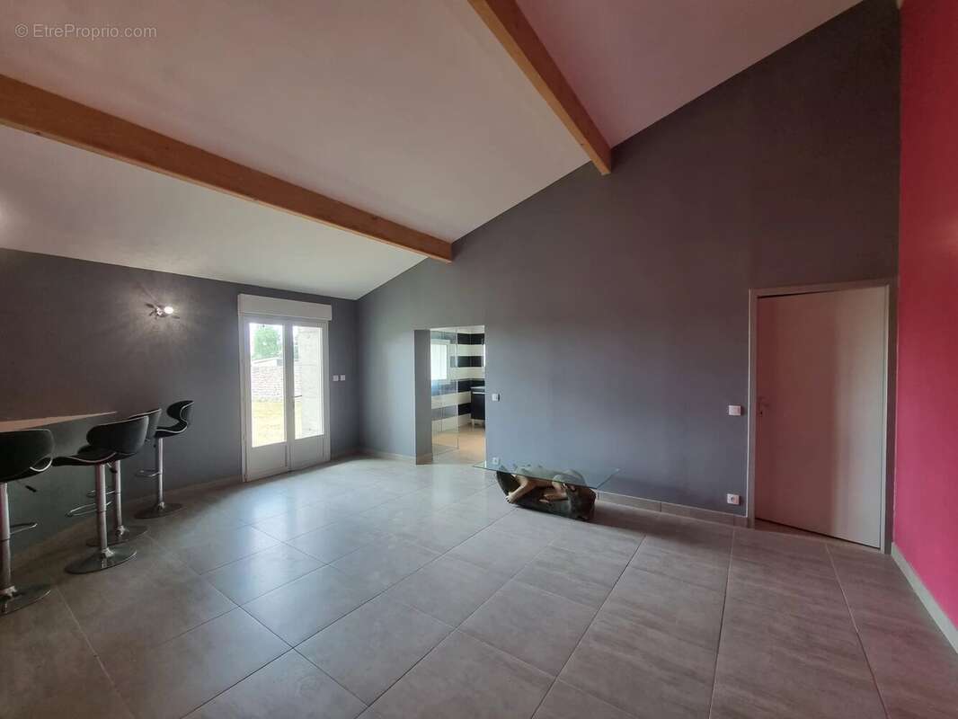 Spacieuse ferme offrant quatre chambres sur 8800m² de jardin - photo 7